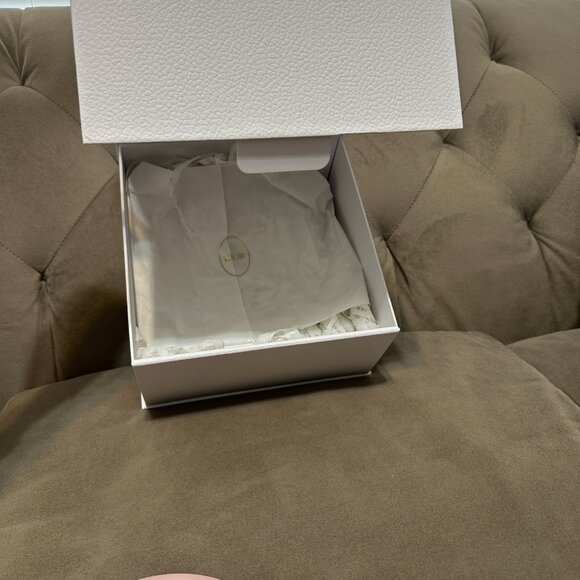 Dior Pink Limited Edition Round Cosmetic Bag Dior Zipper Pull Silicone Gift Box - Picture 5 of 11